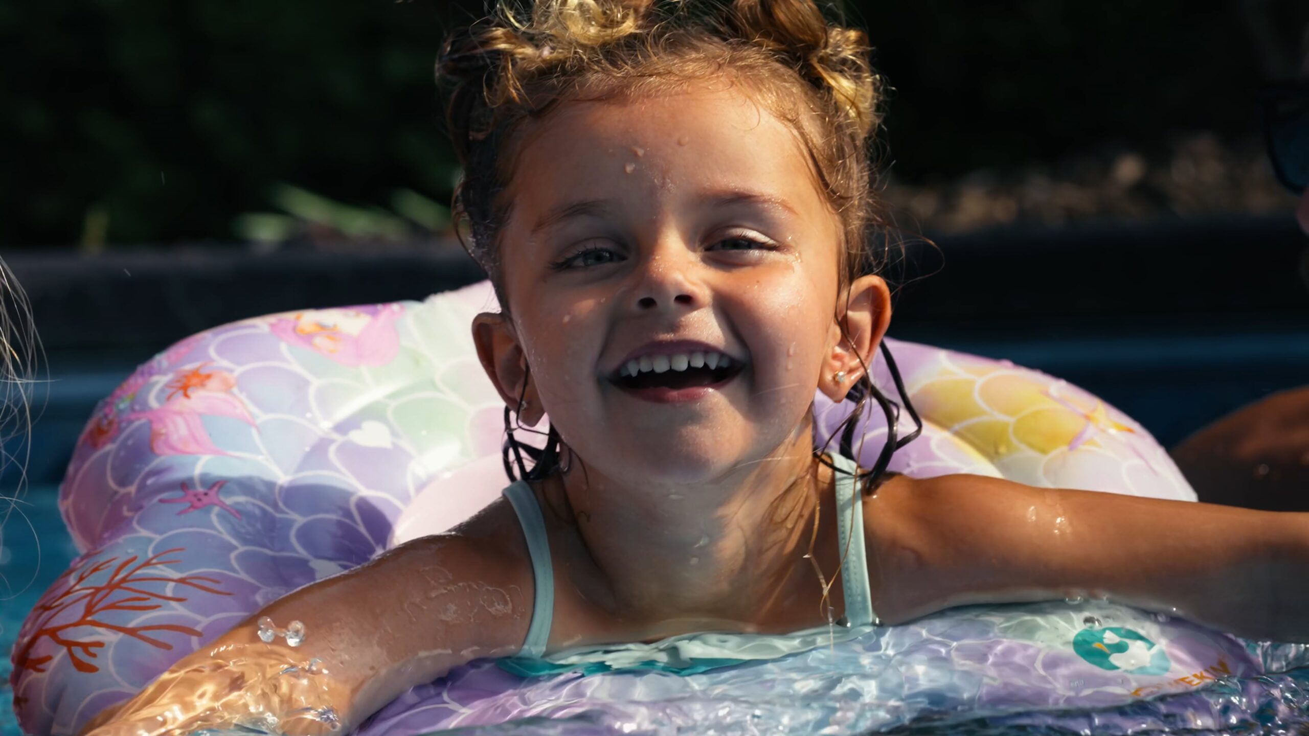 Baby pool floaties lifestyle product video for kids swim accessories on ecommerce Product Display pages