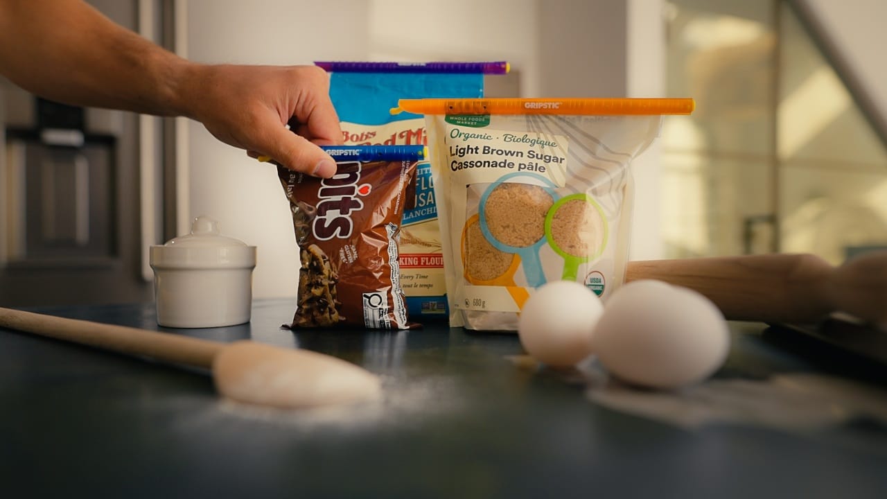 Kitchen gadget product video showing handheld bag sealer for ecommerce and Amazon PDP