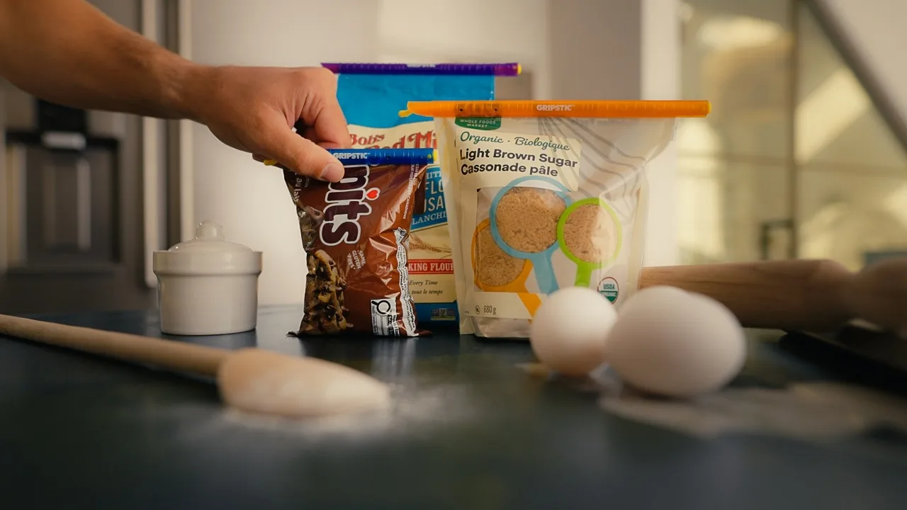 Kitchen gadget product video showing handheld bag sealer for ecommerce and Amazon PDP